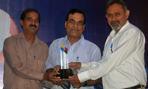 DTP Print-O-Pack from Jammu wins a screen printing award at Ludhiana