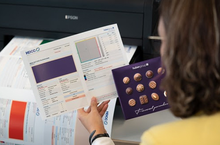Hubergroup completes one year of its digital print folders 