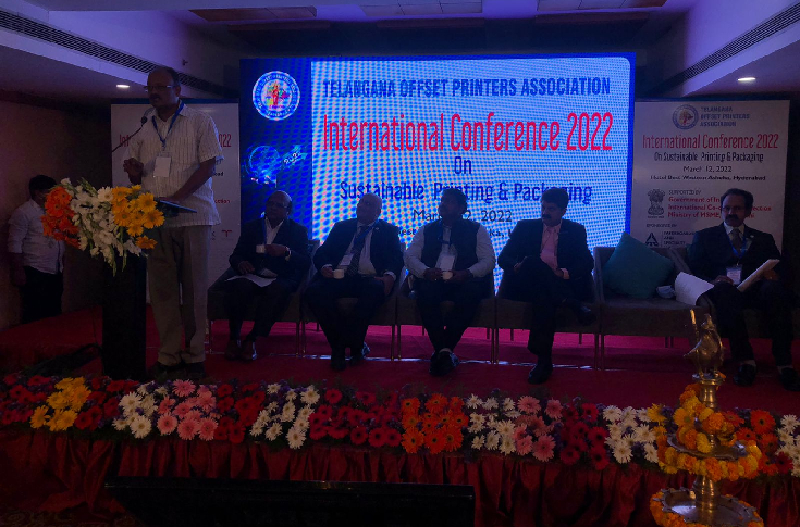 Narendra Paruchuri delivers stirring pro-paper message