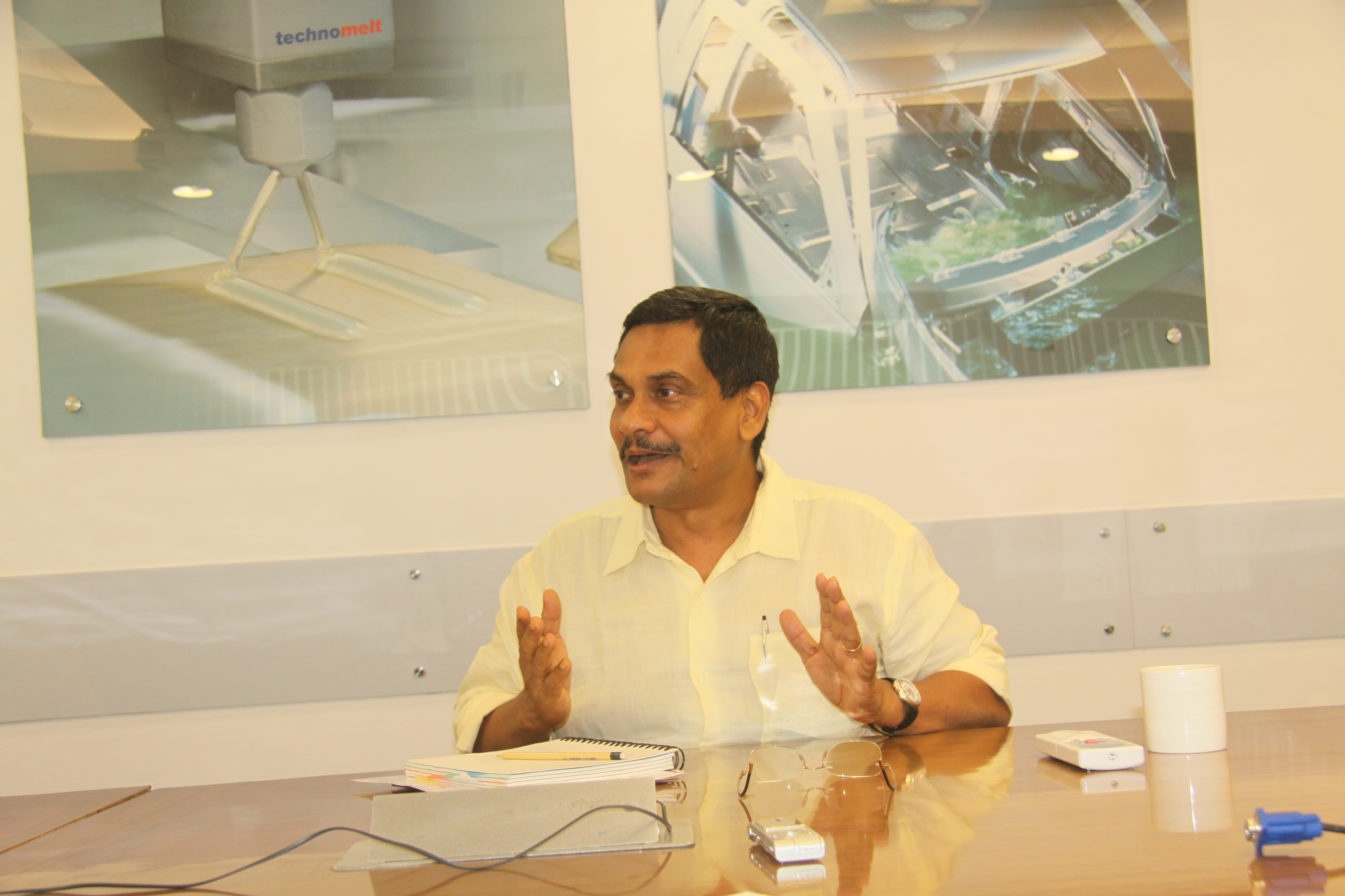 Henkel sponsors special PUR-Book Maker of the Year Award