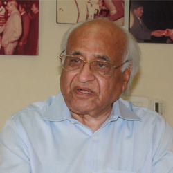 Late HV Sheth of Daya presented ‘Industrial Achievement Award’