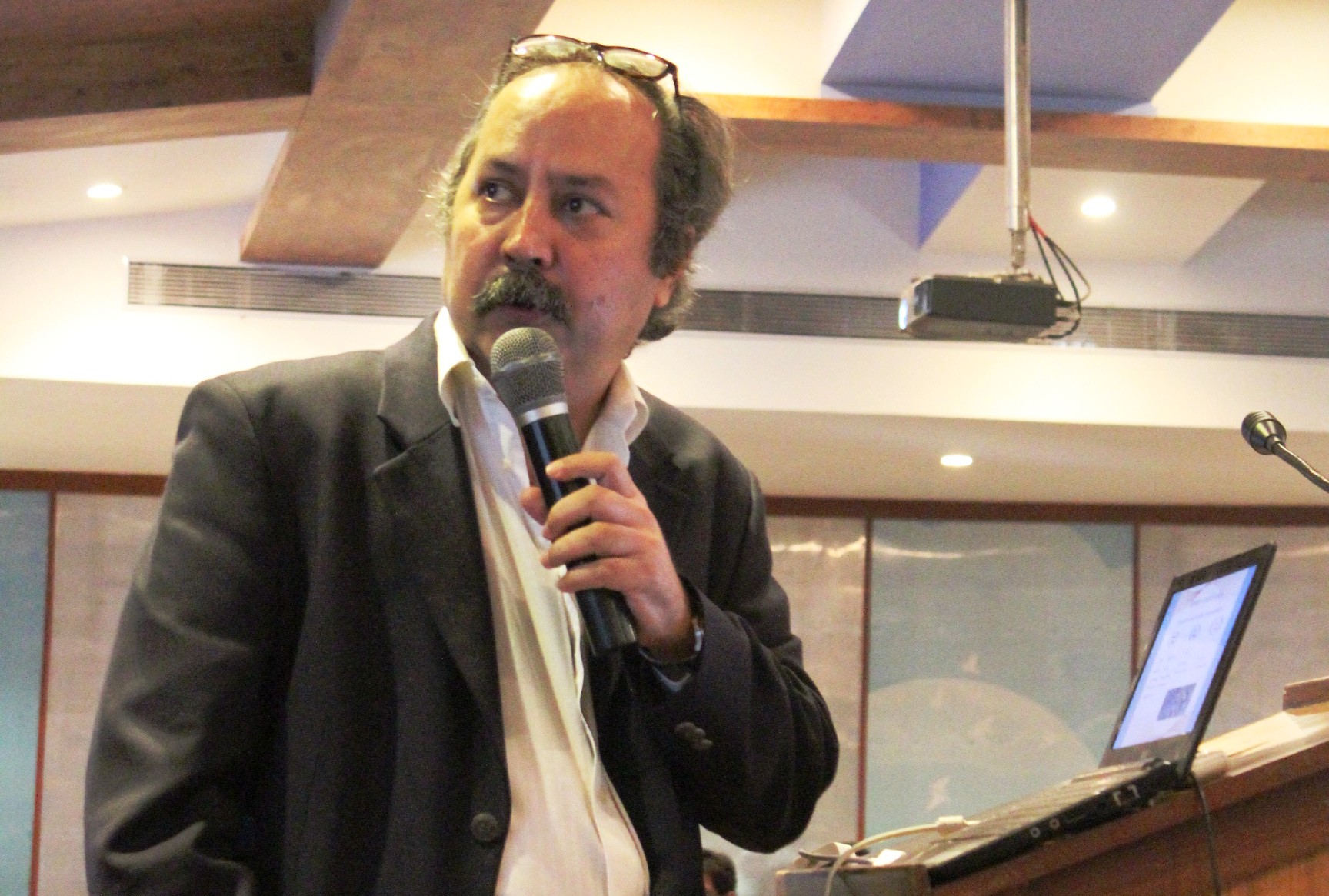 Comart's Poonawala, a crackerjack in pre-press