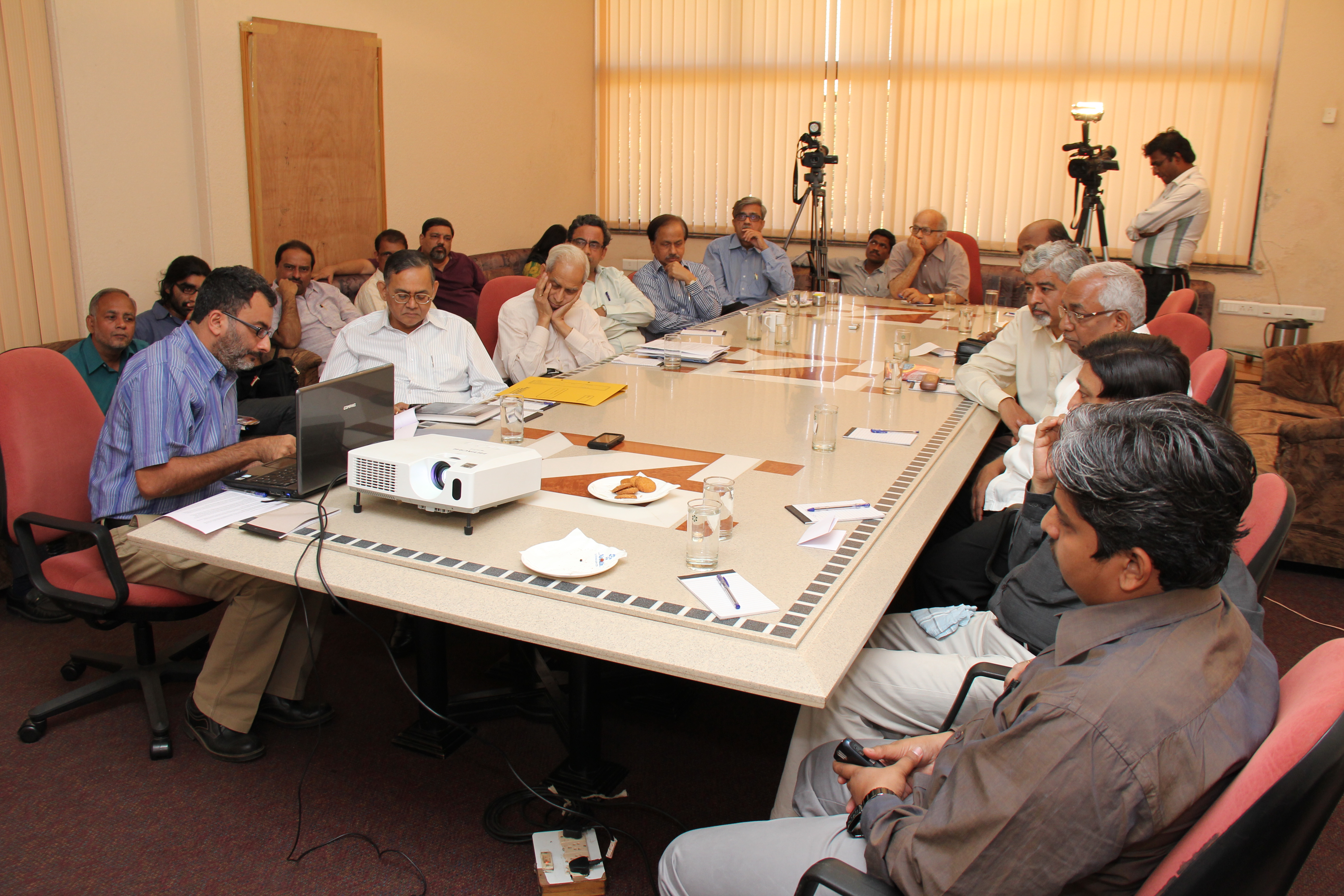 India Printing Works celebrates 80 years with a round-table discussion among Marathi publishers