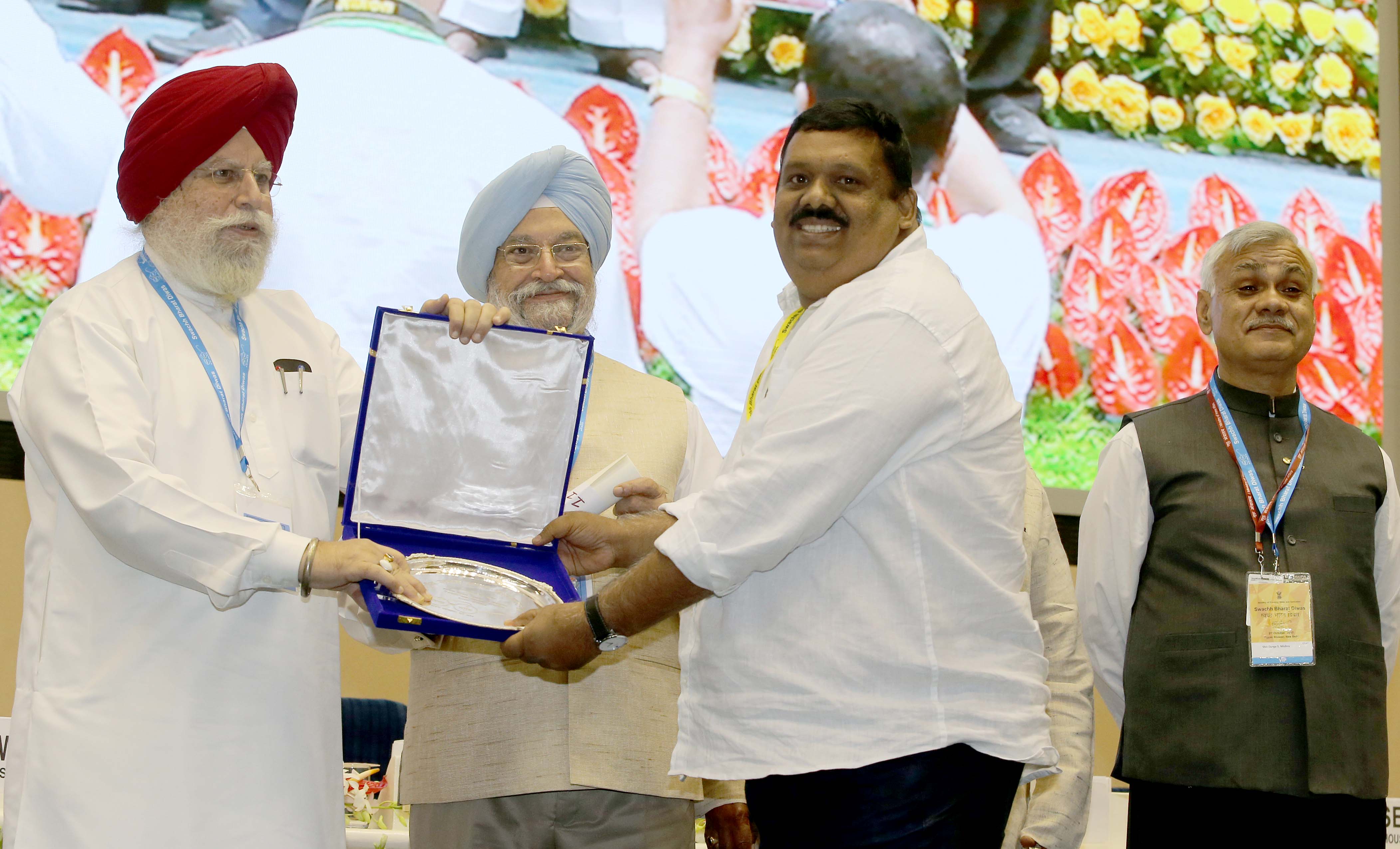 Mathrubhumi Group wins Swachhata Award