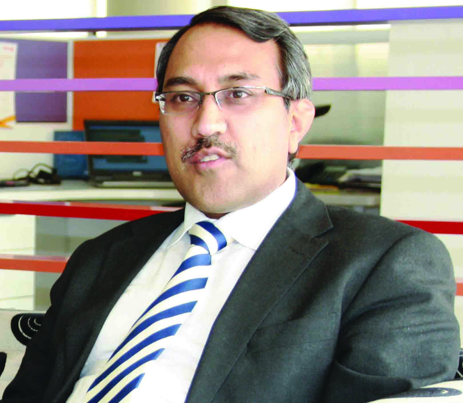 Xerox introduces wide-format printer for graphics market