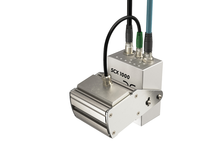 Baumer hhs SCX 1000 contrast sensor integrated with Xtend3 controller monitoring slot depth in folding box production to ensure precise die-cutting and packaging quality control