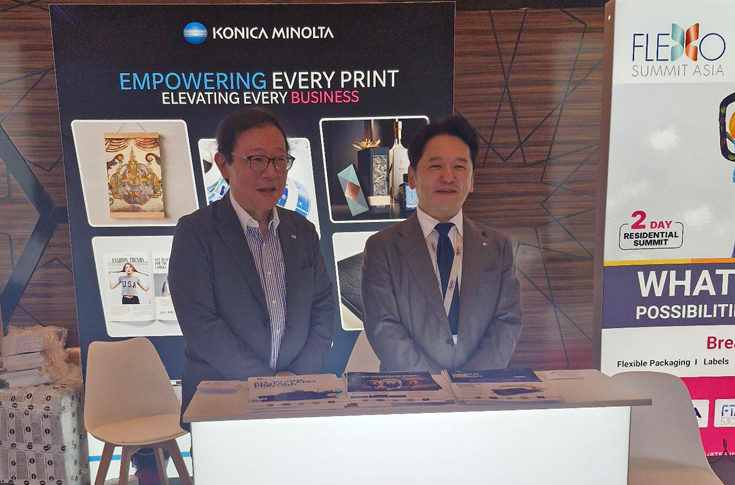 Conference presentation on digital printing technology showcasing label and packaging applications, highlighting Konica Minolta’s sustainable and high-speed print solutions at an industry event