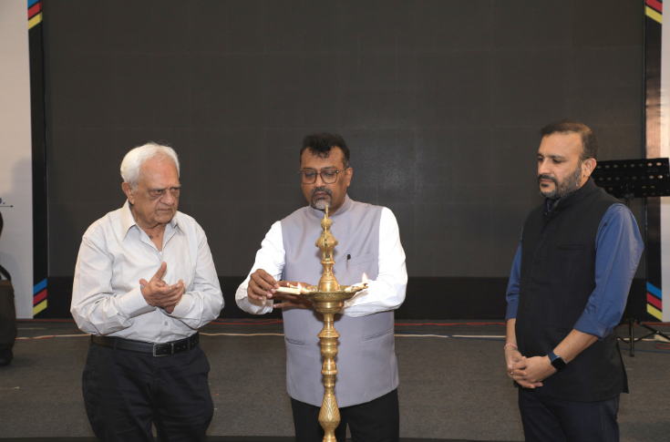 Jignesh Shah addressing VMPA members during an association event in Vadodara, highlighting the revival of trust, technological growth, and sustainability in the city’s printing industry