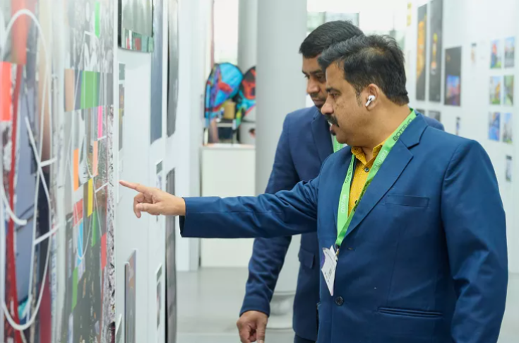 FESPA Middle East 2025 exhibition at Dubai World Trade Centre featuring wide-format printing, textile printing, screen printing, and signage technology displays, along with industry networking and innovation showcases