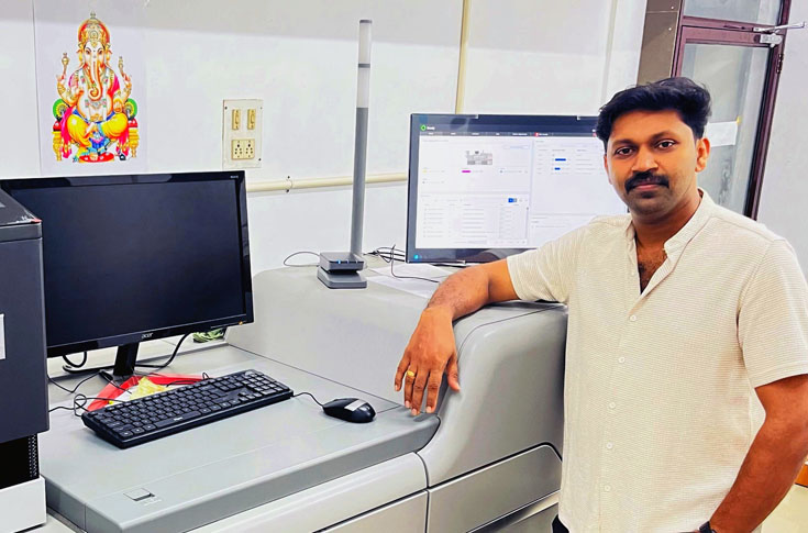 Lemon Digital Press facility using Ricoh Pro C7500 and large-format printers to produce high-quality visiting cards, brochures, posters, and signage graphics