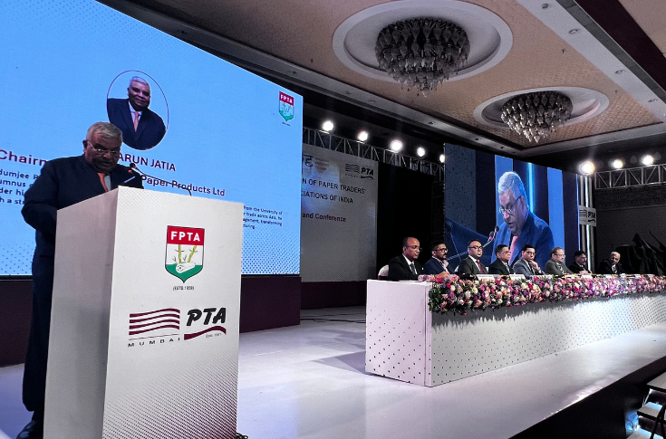 Arun Jatia speaking to Indian paper traders, discussing industry reliance on recycled fibres, growth in tissue and cup stock segments, raw material shortages, sustainability opportunities, and challenges in India’s paper manufacturing and trading sector