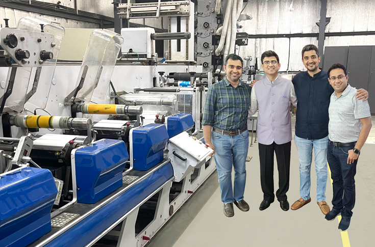 Alt Text: Weigang ZJR-450G flexo printing machine showcasing sleeve technology, dual servo motors, cold foil stamping, and high-speed label production capabilities for specialty labels and packaging applications