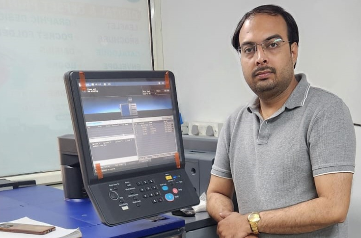 Gaurav Sharma, owner of Om Enterprises, speaking about the installation of Konica Minolta AccurioPress C7090 at the company’s Gurgaon branch, highlighting improved printing efficiency and barcode label production capabilities