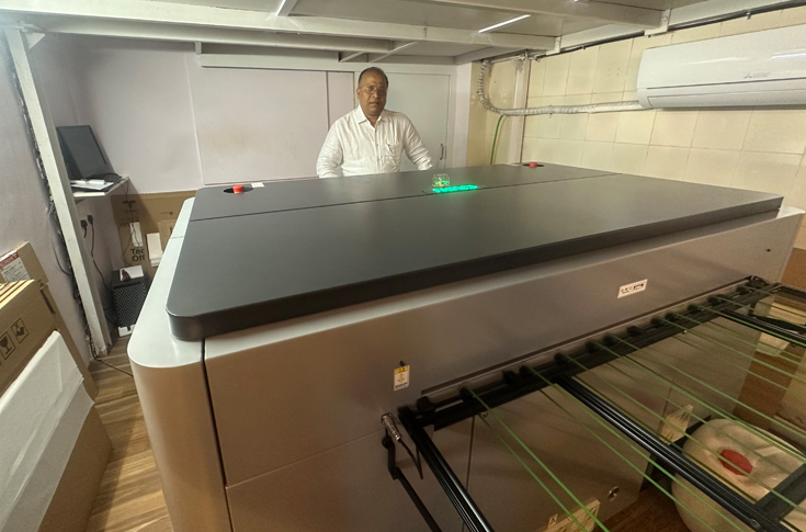 Commercial printing press setup at Sai Art featuring Cron CTCP plate-making machine and plate processor system producing high-resolution printing plates for offset printing workflows