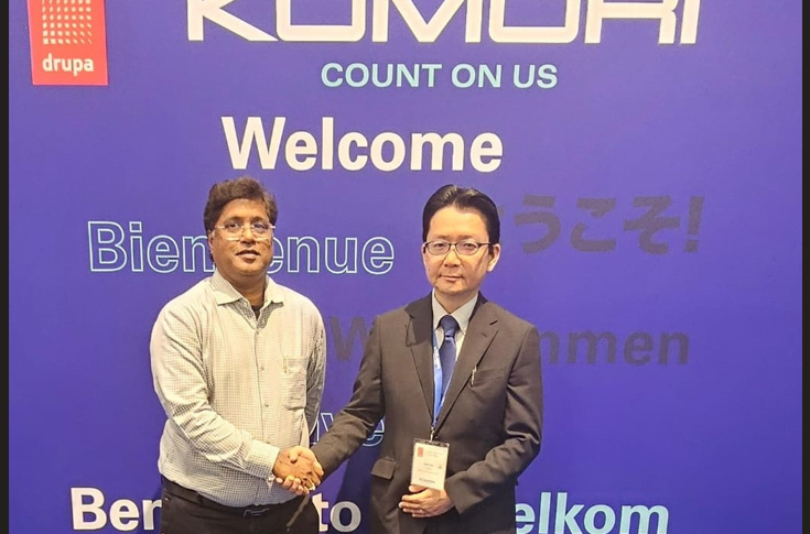 RS Graphics team at Drupa 2024 finalising the purchase of a Komori Lithrone GL740+C UV IR offset press designed for high-speed commercial printing and packaging production with advanced UV coating capabilities