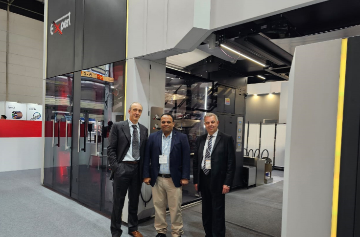 Expert Active 908-X flexographic printing press demonstrated at Drupa 2024, featuring zero-waste system, AI-based registration control, and video web monitoring for high-precision flexible packaging printing