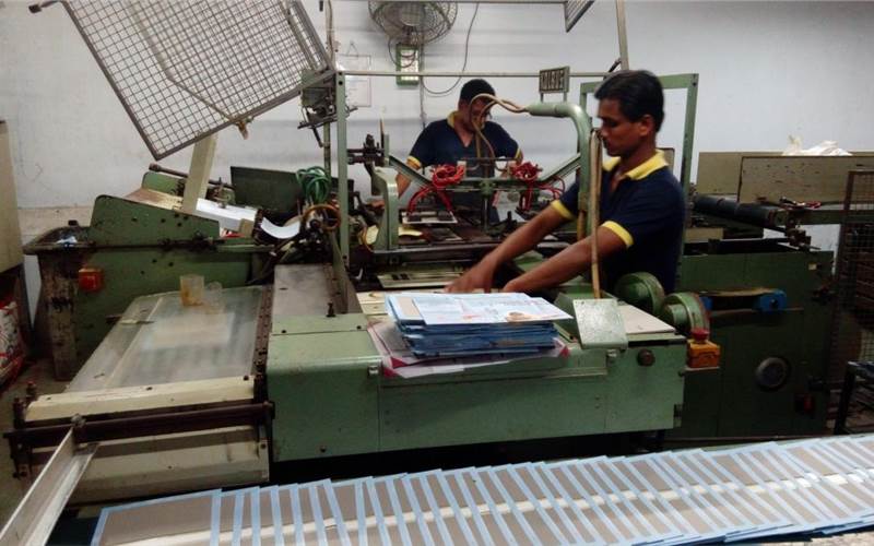 Modern printing industry operations featuring automated print production, packaging conversion and evolving workforce trends across global print and publishing markets
