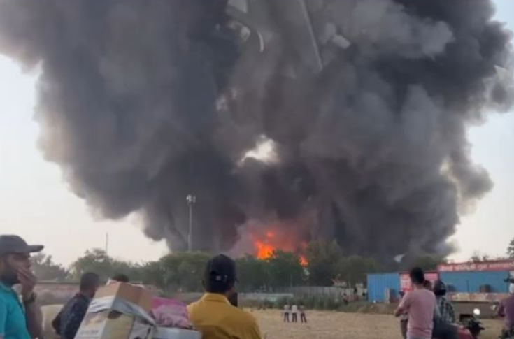 Emergency response teams and fire services managing a fire incident at a Siegwerk production facility