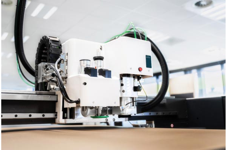 Kongsberg demonstrates the X20 cutting table and FlexiHead tool at PrintPack India 2025 for short-run packaging, folding cartons, and precision cutting applications