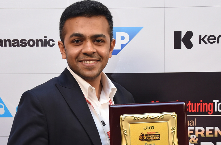 Mihir Shah receiving recognition at the Manufacturing Today Annual Conference for excellence in manufacturing leadership, with Vipul Organics being highlighted for innovation, sustainability, and growth in the chemical and organics sector