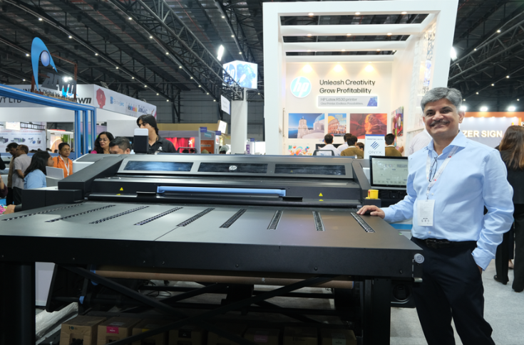 HP Latex R530 large-format printer displayed at Media Expo Mumbai 2025, showcasing rigid and flexible printing capabilities with touchscreen controls and sustainable ink technology