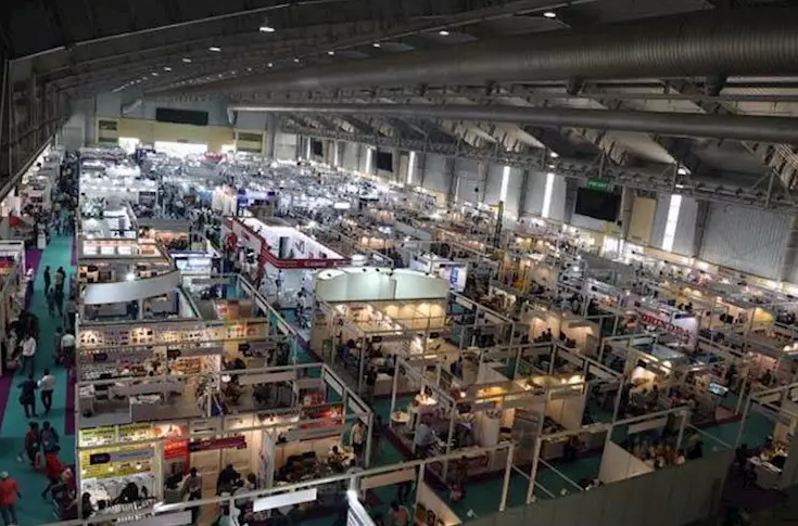 Packaging exhibition showcasing live machinery, automation systems, corrugated packaging, labeling solutions, and industry professionals networking at PackPlus event