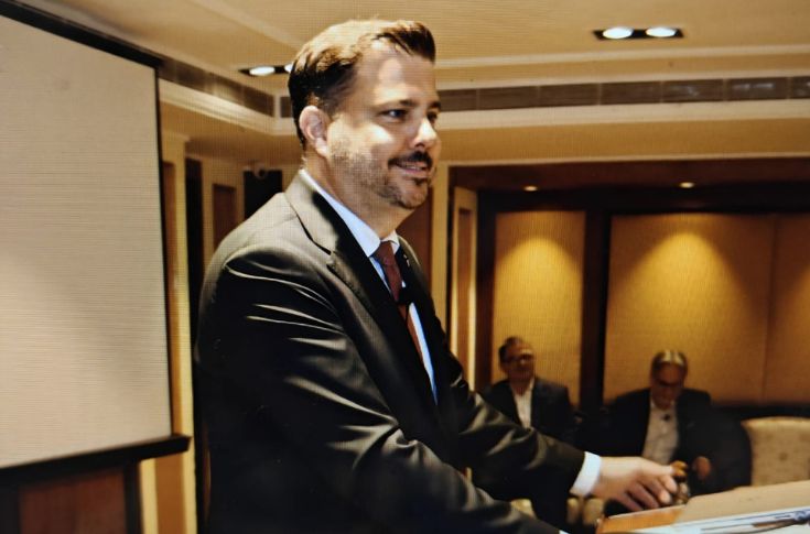 Koenig & Bauer CEO addressing Indian print and packaging industry event
