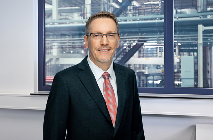 Sudpack leadership transition announcement featuring new CEO Thorsten Seehars and outgoing CEO Erik Bouts, highlighting strategic restructuring, sustainability initiatives, and innovation-driven growth in the flexible packaging industry
