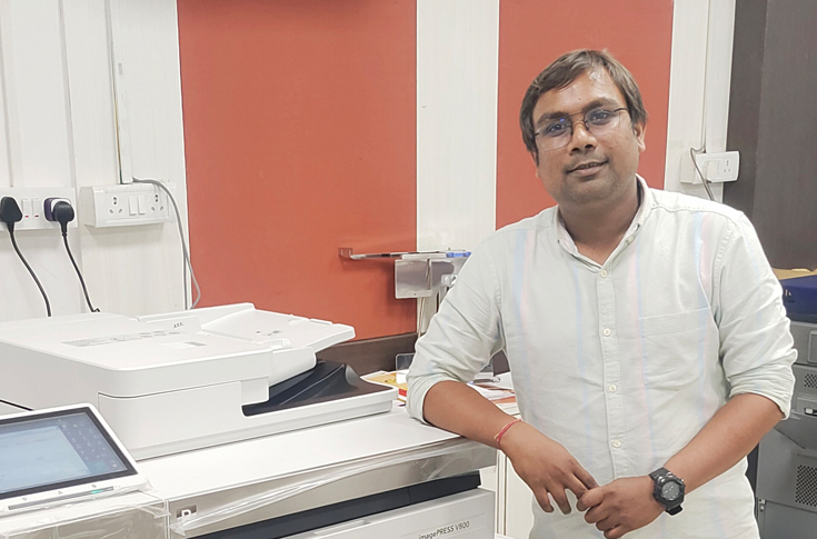 Canon ImagePress V800 digital printing system used by Ankit Digital and Stationers for high-quality commercial printing of business cards, brochures, and personalised print materials
