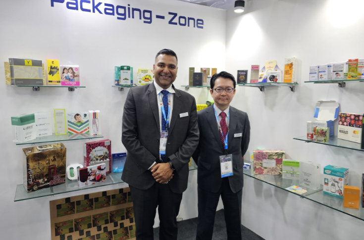 Jitender Rohilla and Jun Sudo of discussing Enthron E Series, Lithron Advanced Edition, KP Connect MIS system, and packaging expansion strategy at PrintPack India 2025