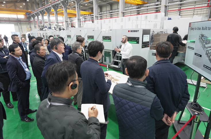 Bobst VisionFFG 1024 folder-gluer machine demonstrated during a VIP event in Korea, producing corrugated boxes at high speed with focus on folding, gluing, and production efficiency