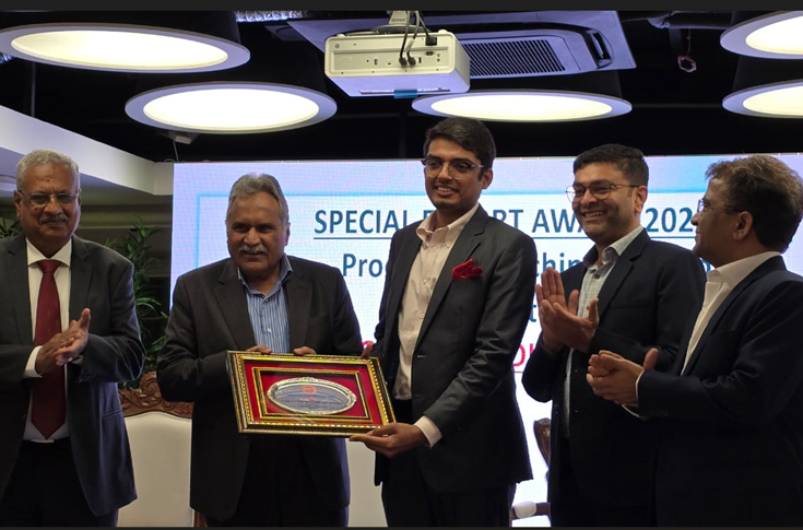 Aditya Dadu of ColorJet Group receiving the Special Export Award and R&D Award at the Textile Machinery Manufacturers’ Association (India) ceremony, recognising achievements in textile printing innovation and the Earth 32 Pigment Series eco-friendly technology